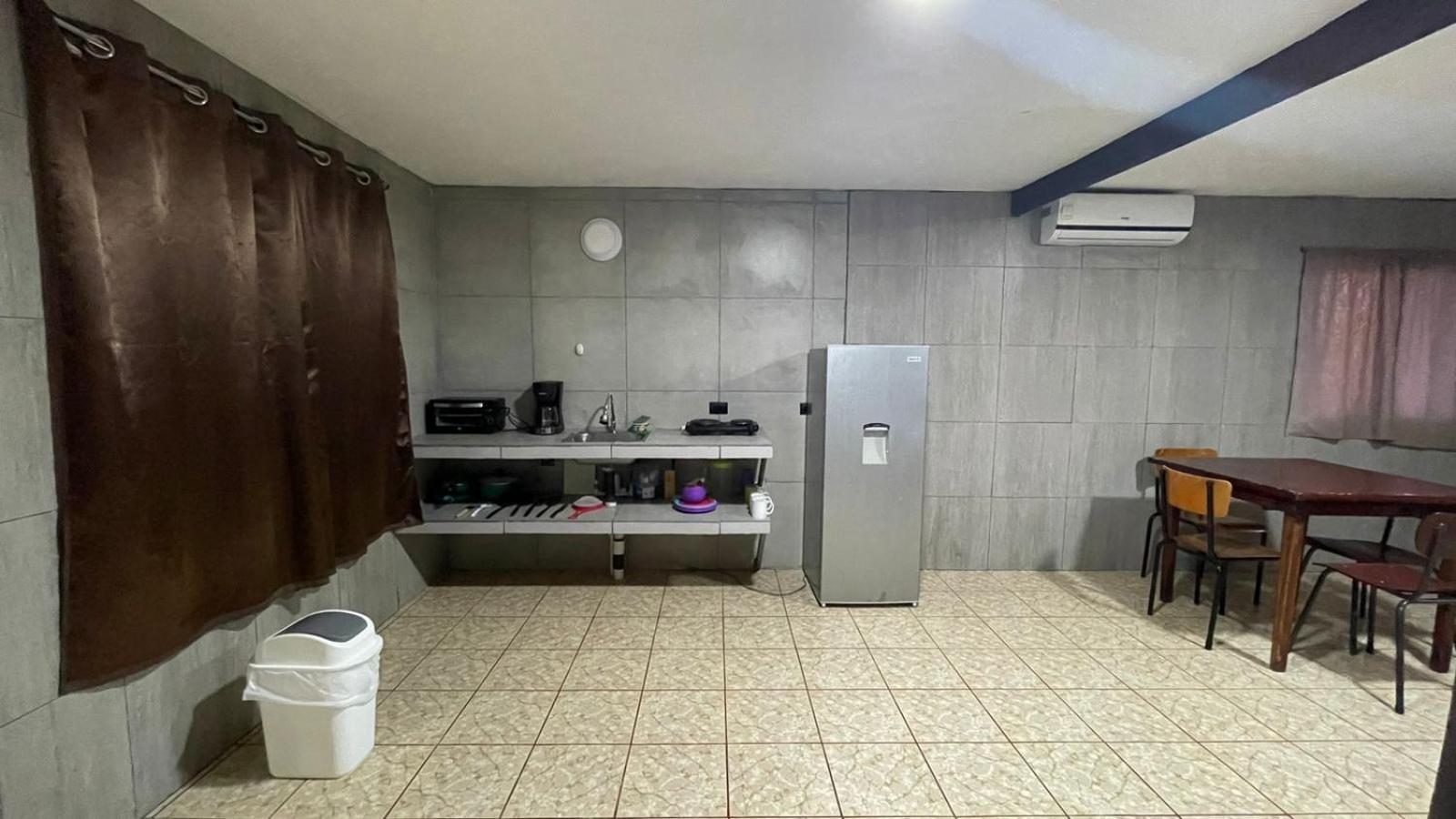 Be My Guest Cabinas Puerto Viejo de Talamanca Esterno foto