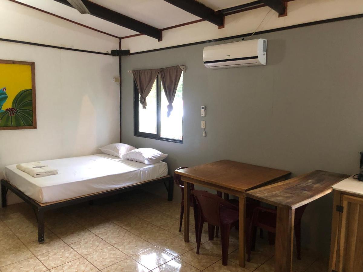 Be My Guest Cabinas Puerto Viejo de Talamanca Esterno foto